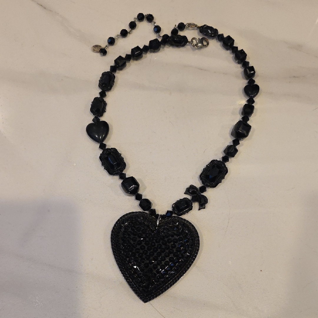 Elegant Black Heart Necklace 150$